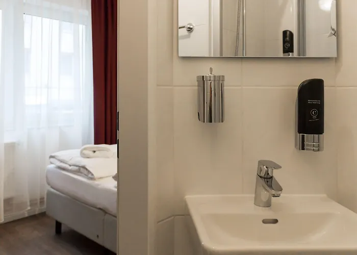 Hotel West 3*