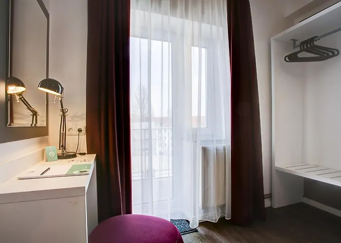 Hotel West