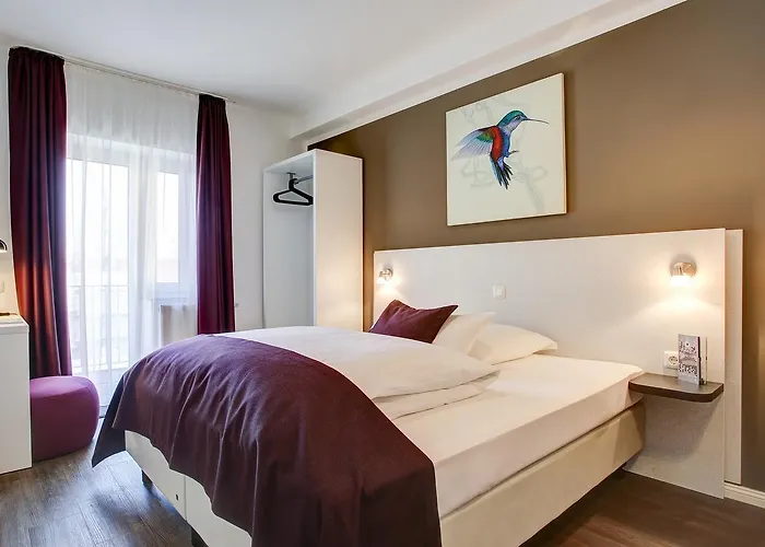 Hotel West 3*