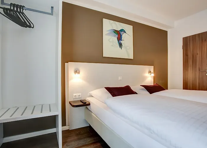 Hotel West 3*